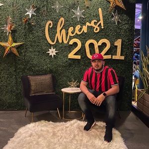 Meet your Posher, Hernandez